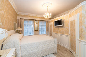 Bed- click for photo gallery